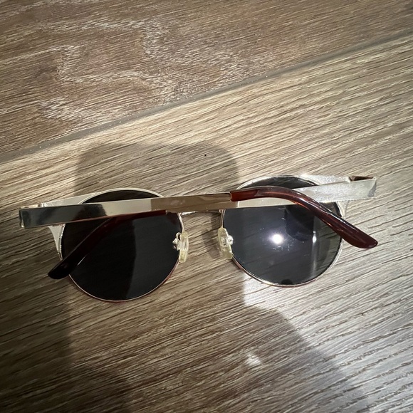 Quay Asha Sunglasses - Picture 4 of 6